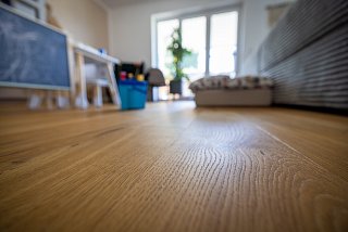 Parkettboden in einem Wohnzimmer