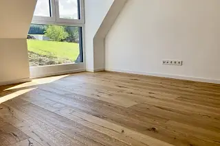 Neu saniertes Zimmer mit viel Licht