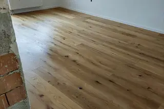 Neuer Parkettboden